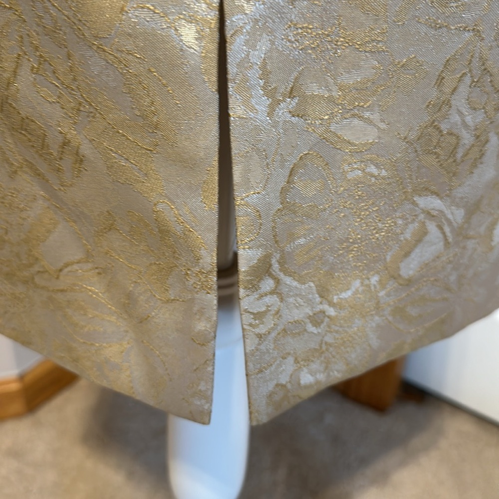 Tahari Arthur S. Levine cocktail tan/gold/ platinum floral print size 4. NWOT - Picture 4 of 7